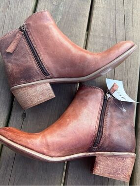 Women’s Ankle Boots in Distressed Brown Leather - Classic Zip Side